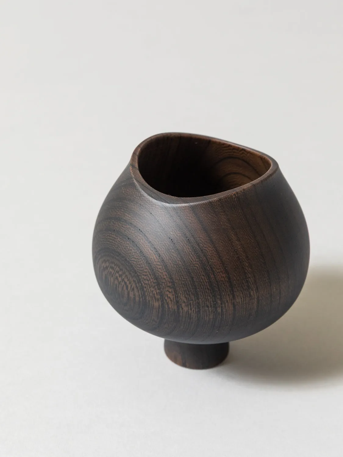 AEKA Object Footed Vase, Black