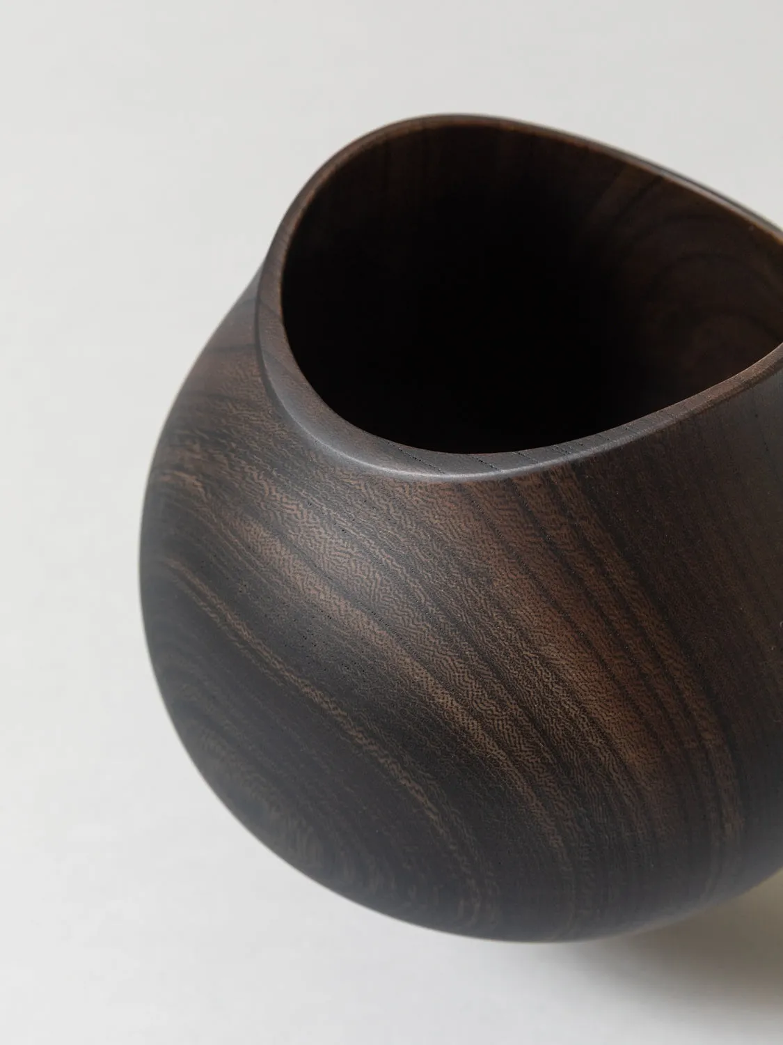 AEKA Object Footed Vase, Black