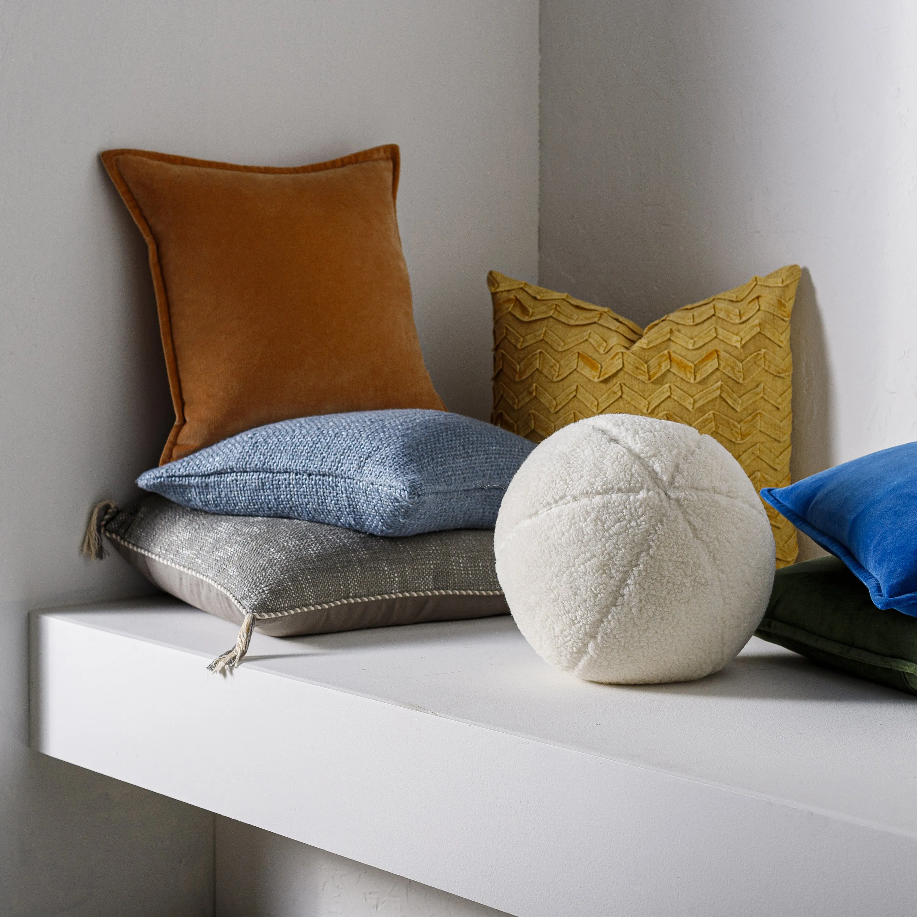Bola Pillow