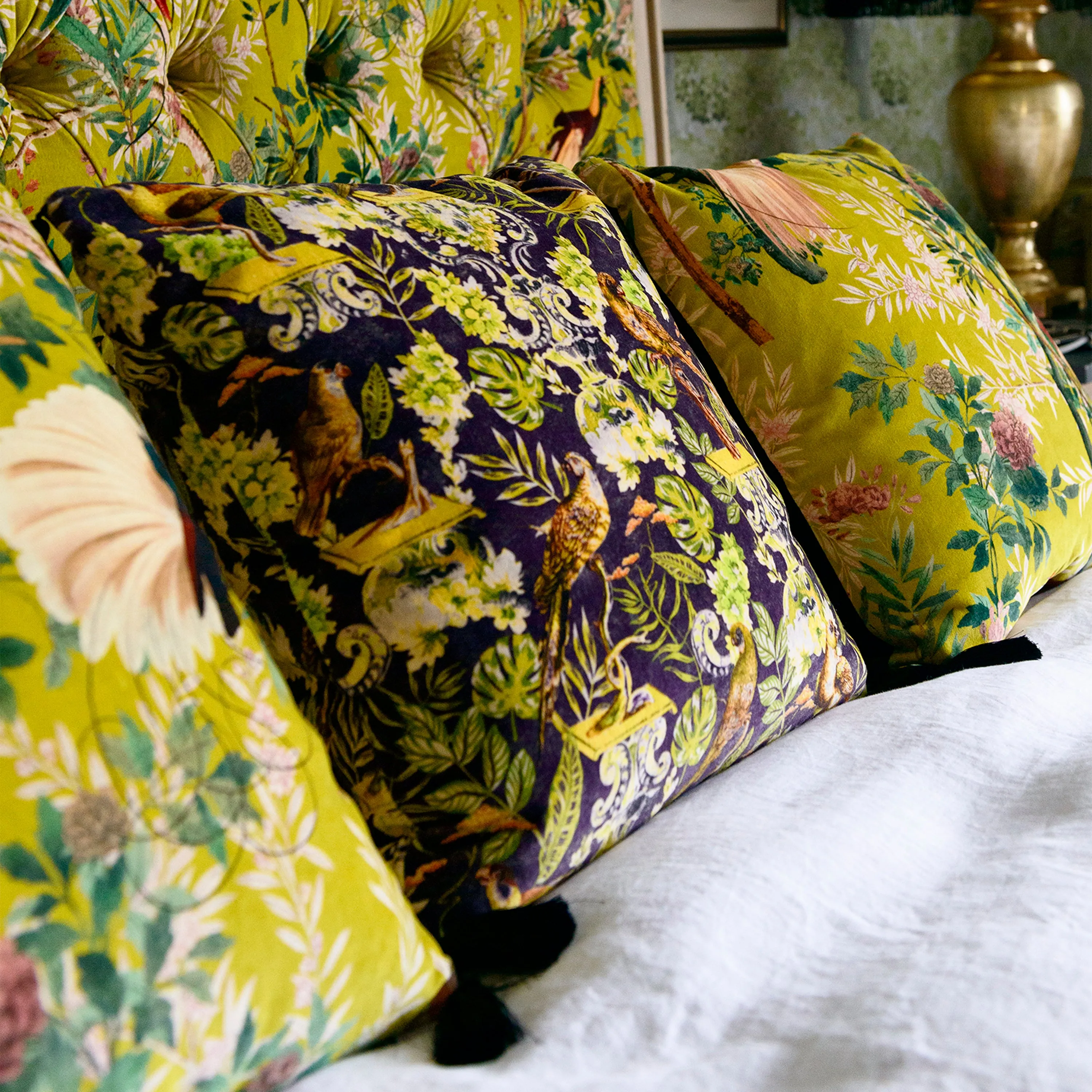 La Voliere Pillow