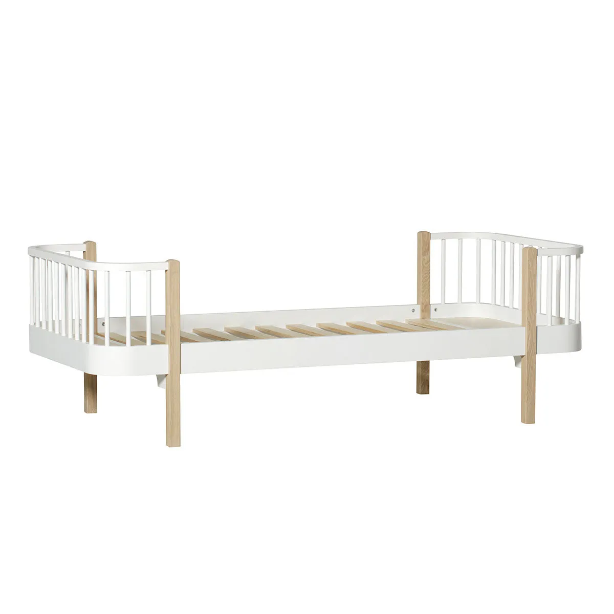 Oliver Furniture Wood Bed White/Oak