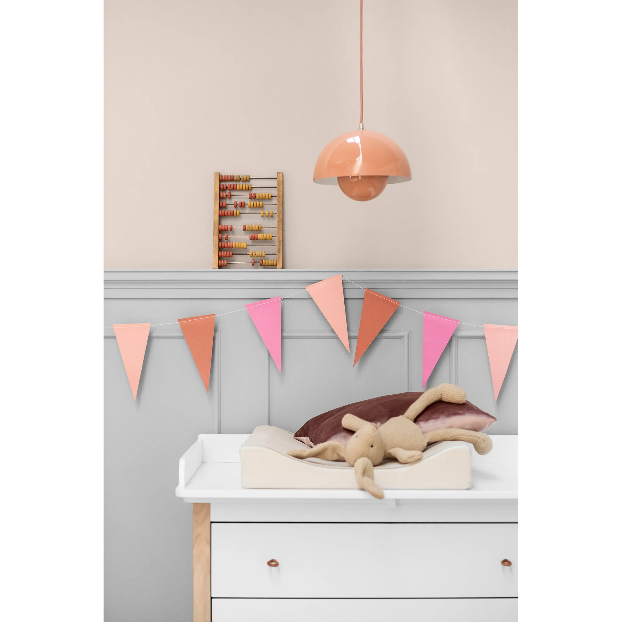 Oliver Furniture Wood Dresser 4 Drawers White/Oak (Pre-Order; Est. Delivery in 6-10 Weeks)