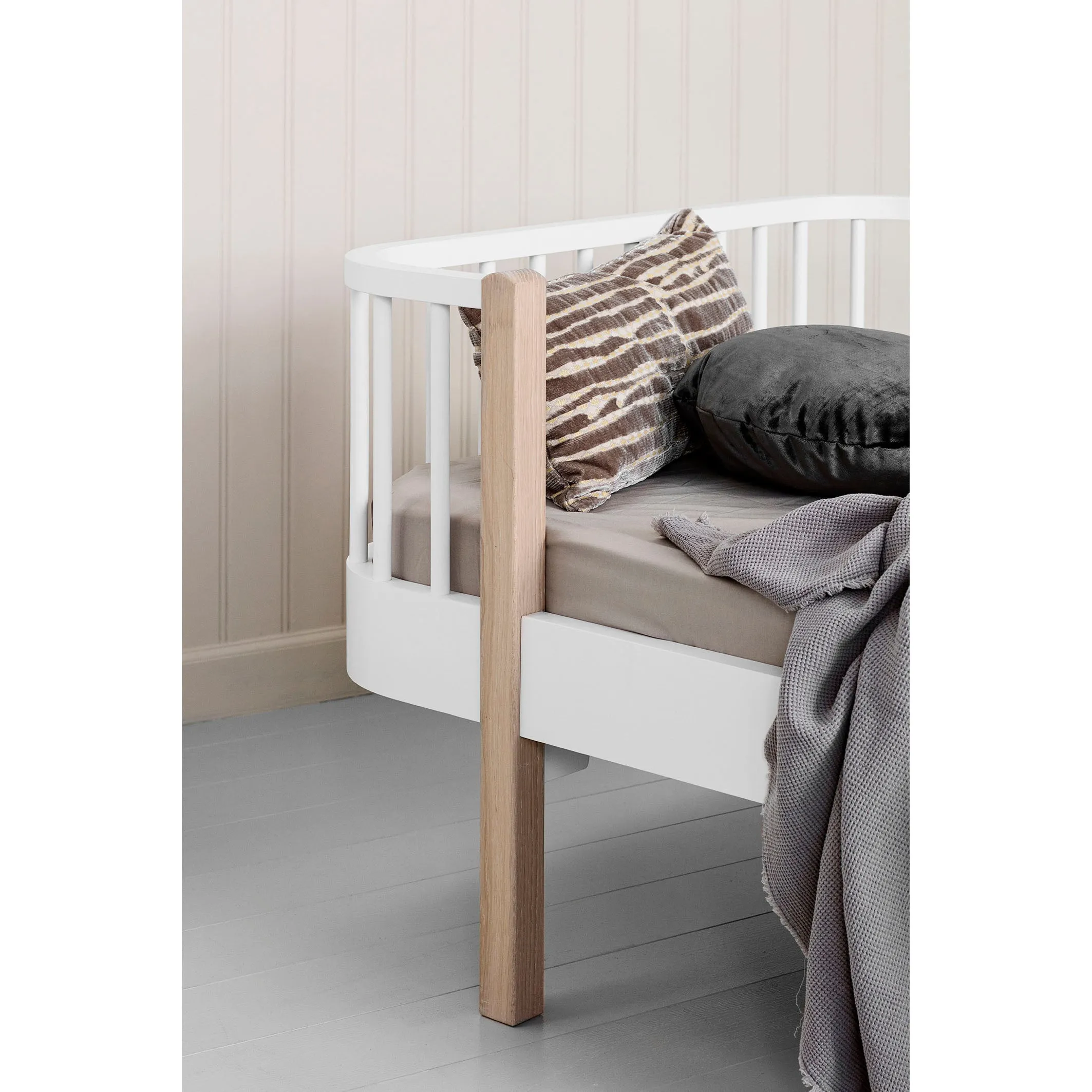 Oliver Furniture Wood Junior Bed White/Oak (Pre-Order; Est. Delivery in 6-10 Weeks)