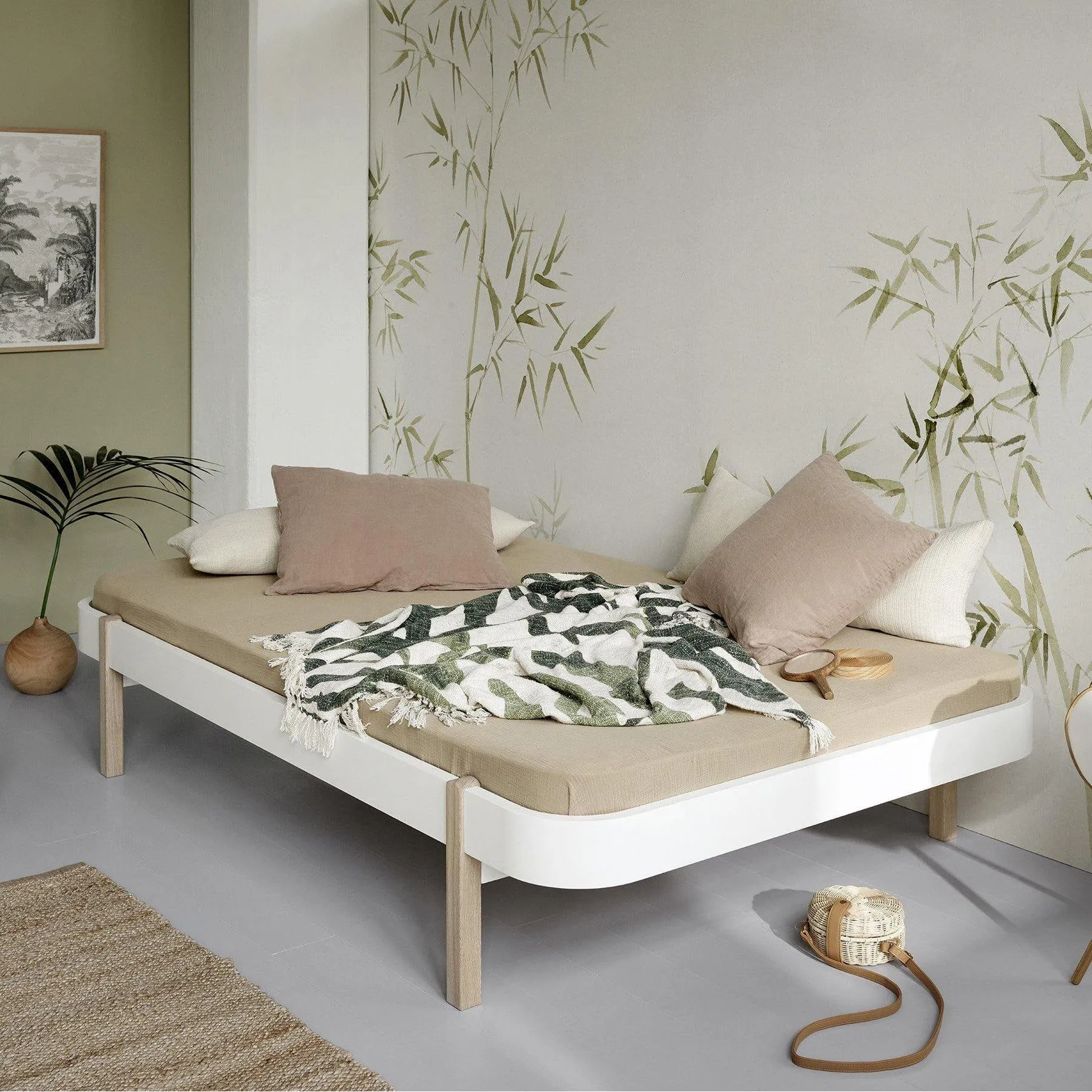 Oliver Furniture Wood Lounger Bed 120 - White / Oak