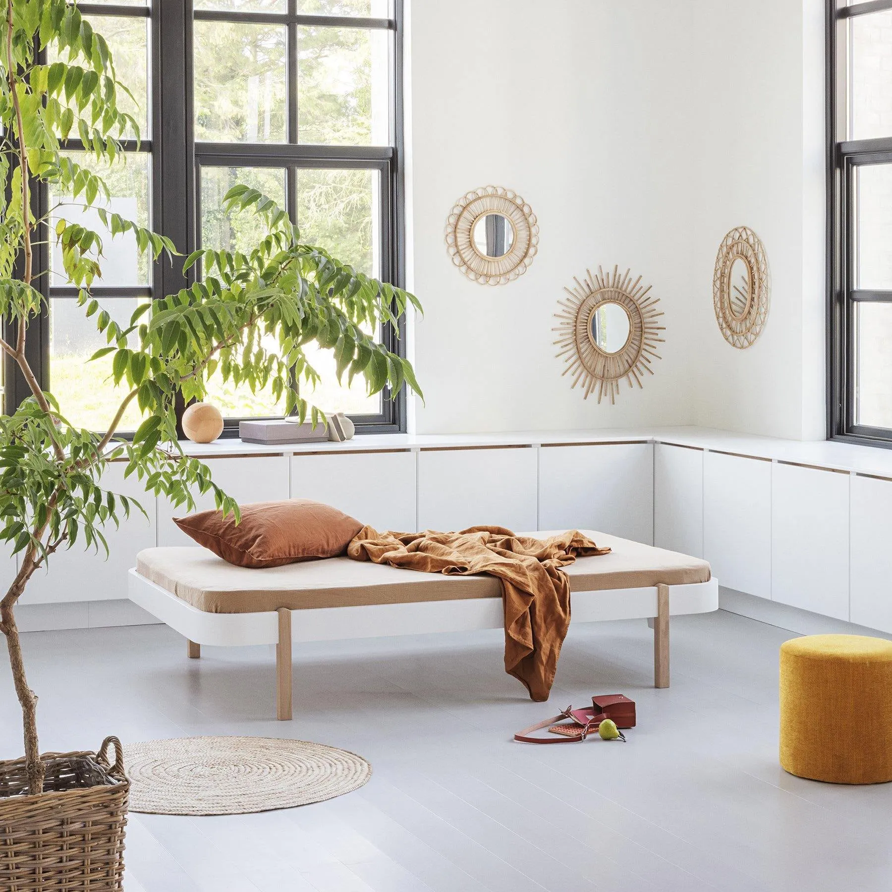 Oliver Furniture Wood Lounger Bed 120 - White / Oak