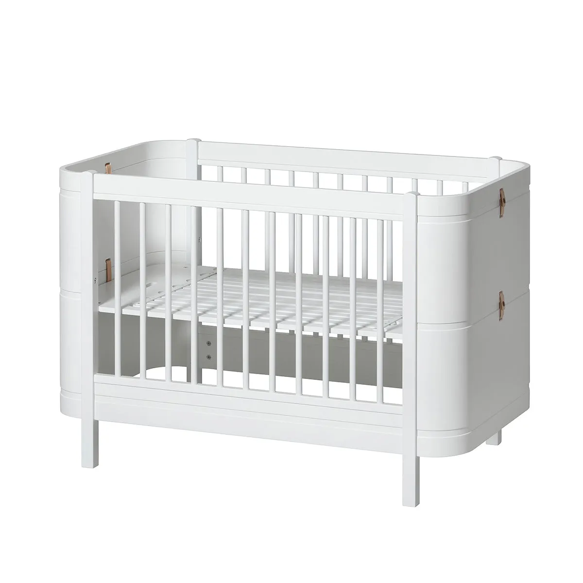 Oliver Furniture Wood Mini  Cot Bed (With Junior Conversion Kit) - White