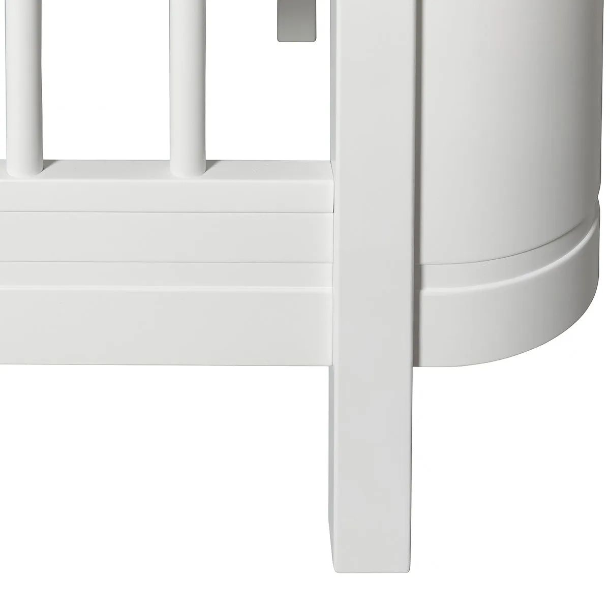 Oliver Furniture Wood Mini  Cot Bed (With Junior Conversion Kit) - White
