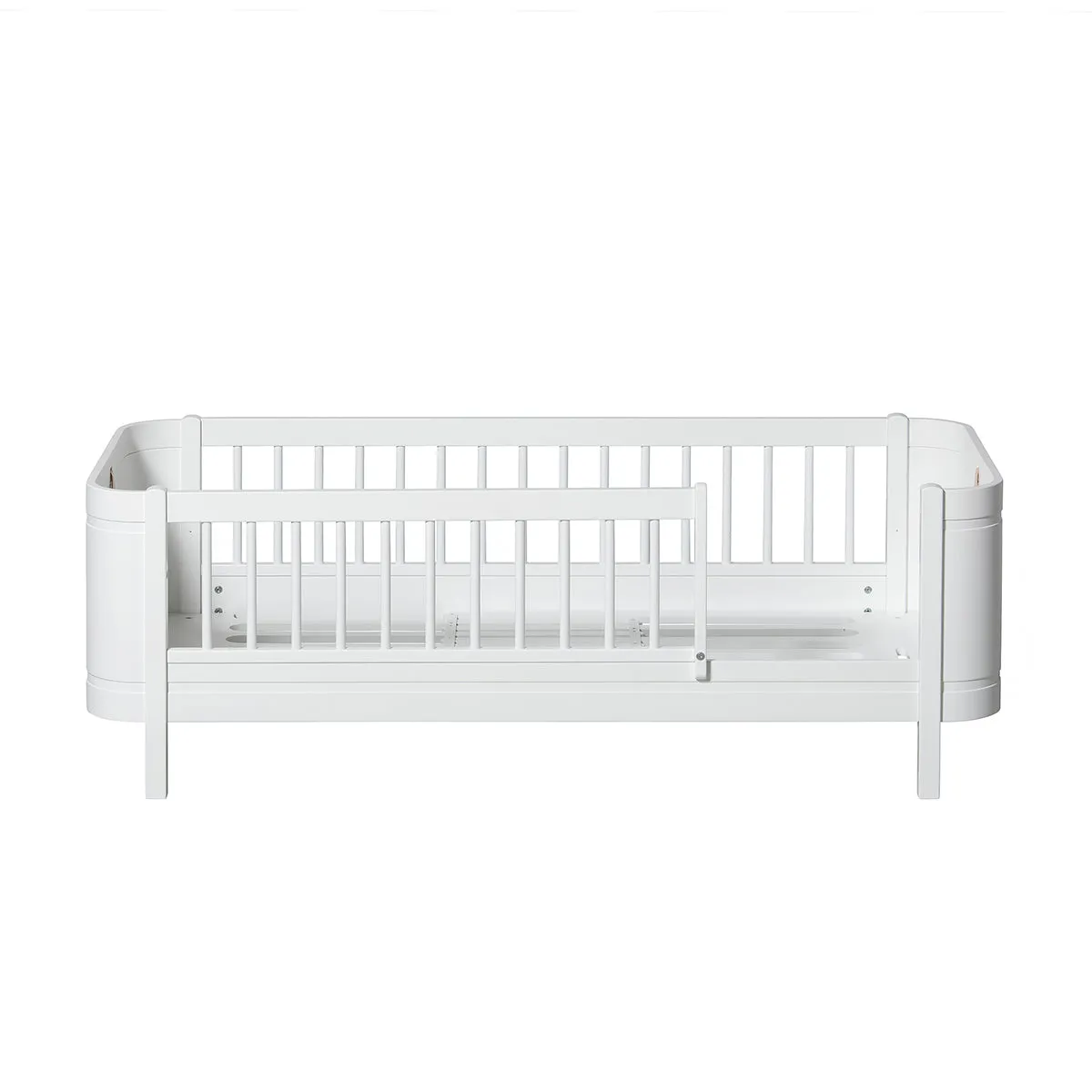 Oliver Furniture Wood Mini  Cot Bed (With Junior Conversion Kit) - White