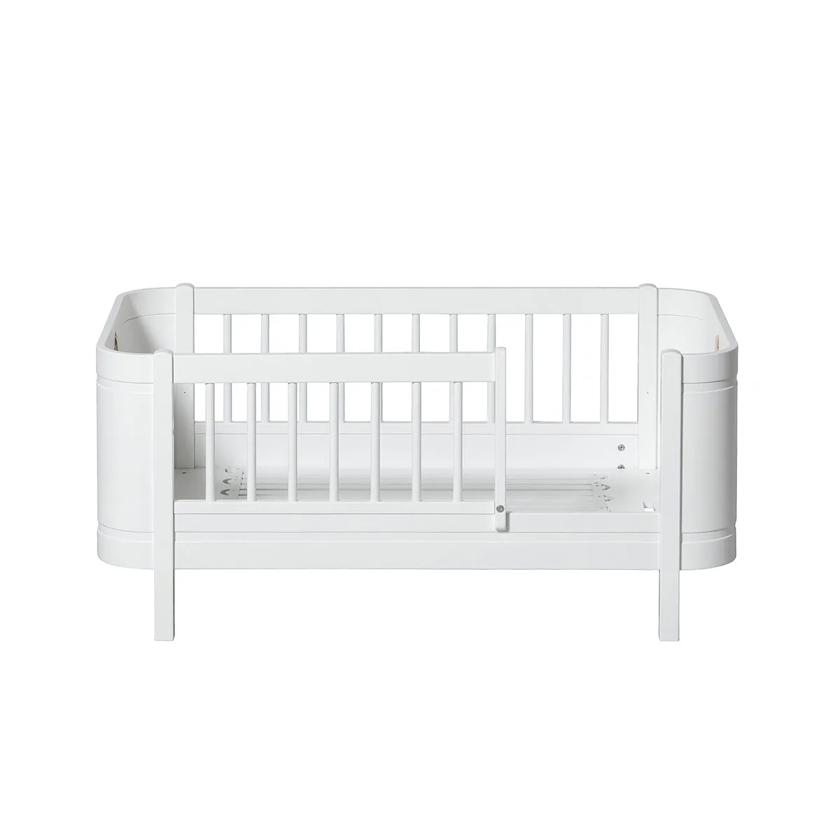 Oliver Furniture Wood Mini  Cot Bed (With Junior Conversion Kit) - White
