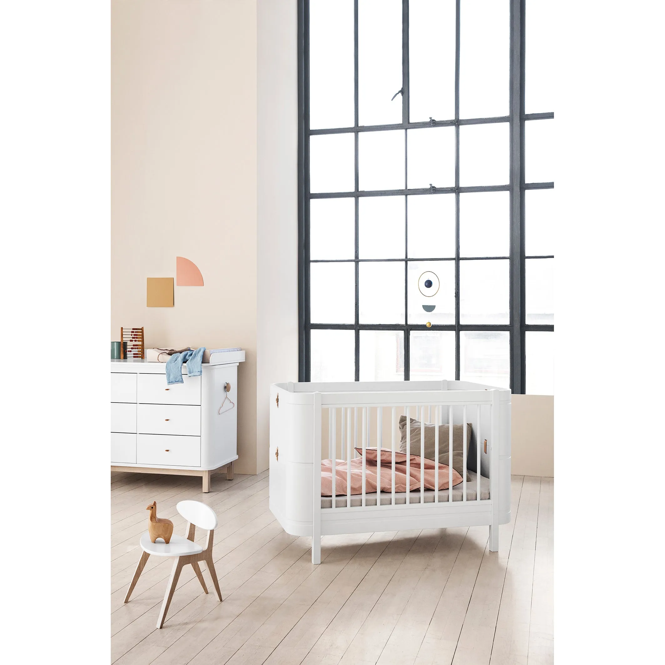 Oliver Furniture Wood Mini  Cot Bed (With Junior Conversion Kit) - White