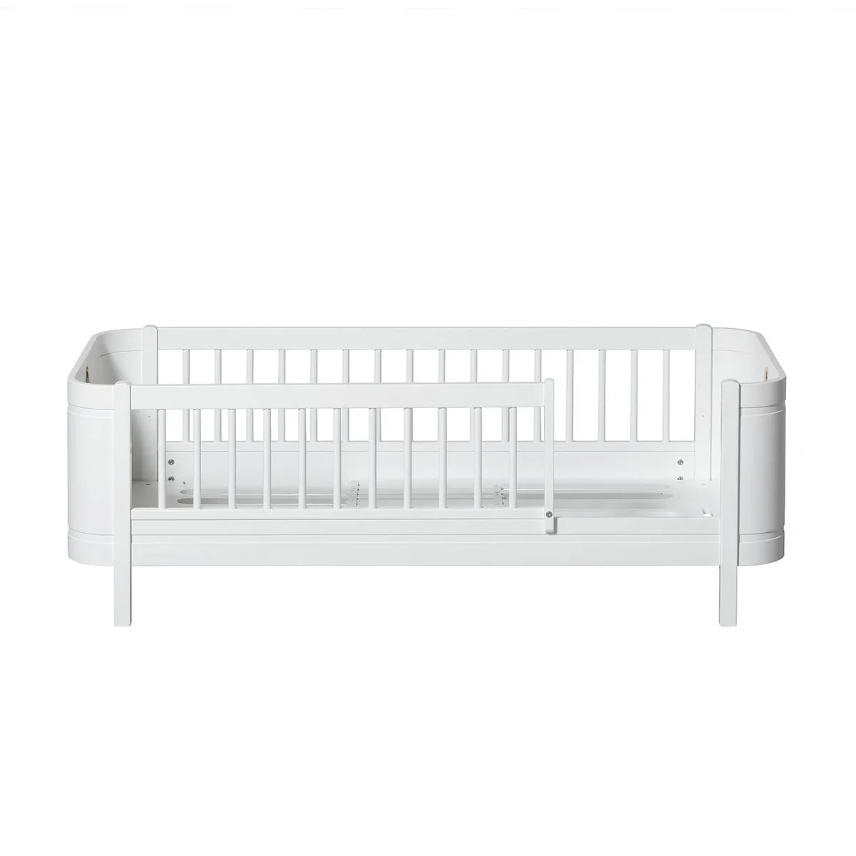 Oliver Furniture Wood Mini  Junior Bed White