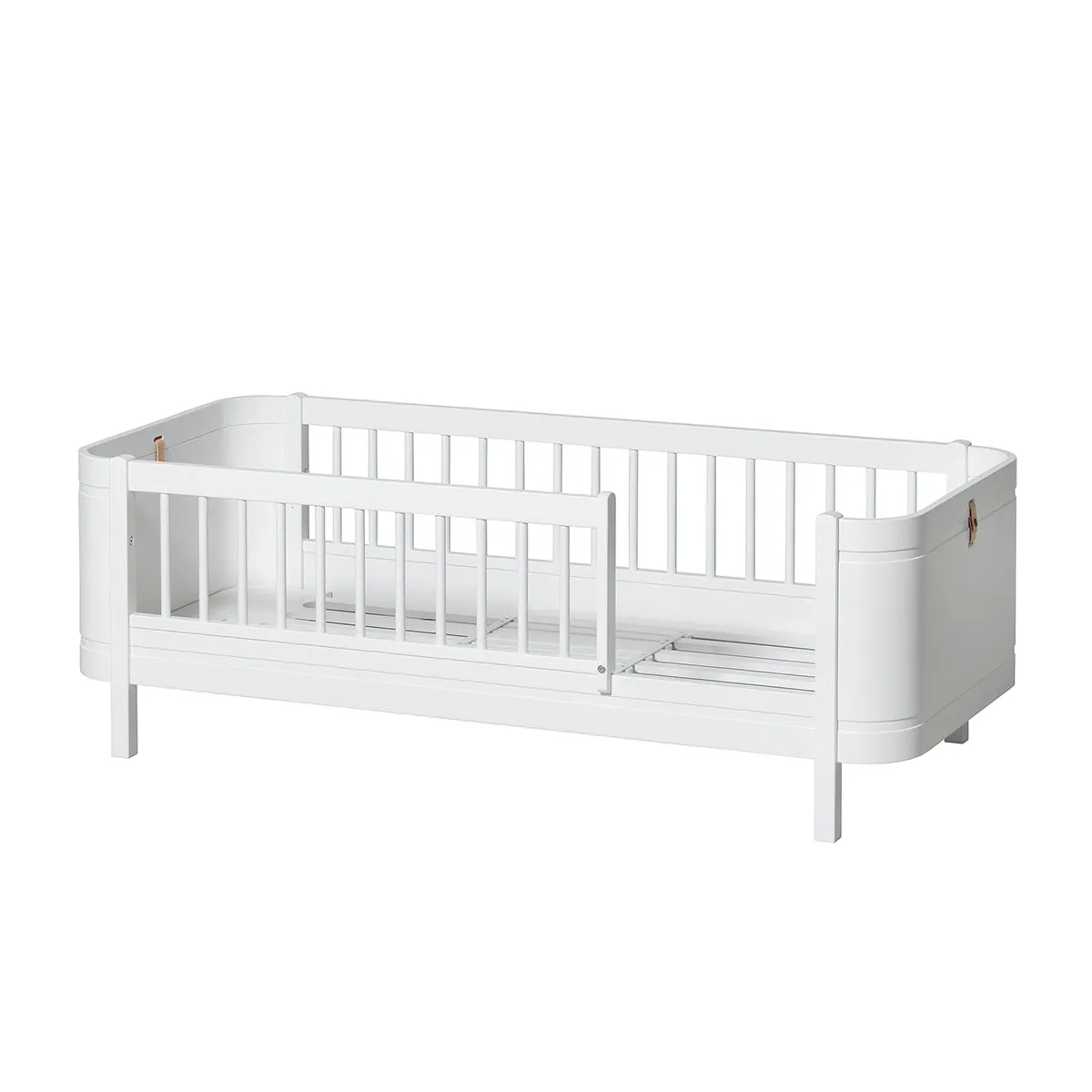 Oliver Furniture Wood Mini  Junior Bed White