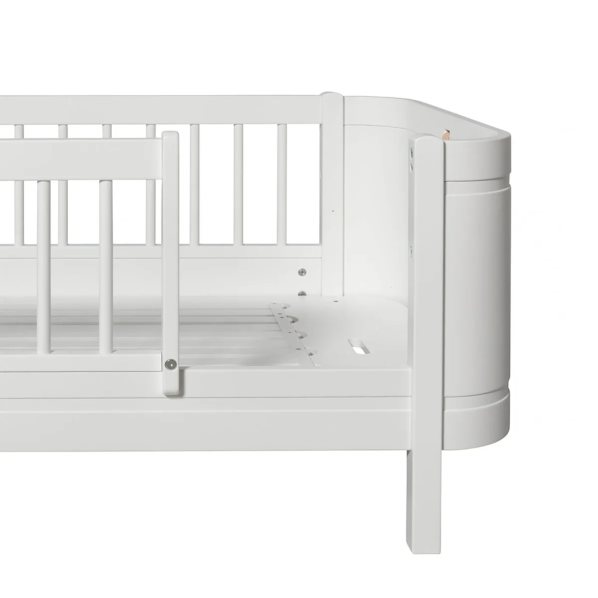 Oliver Furniture Wood Mini  Junior Bed White