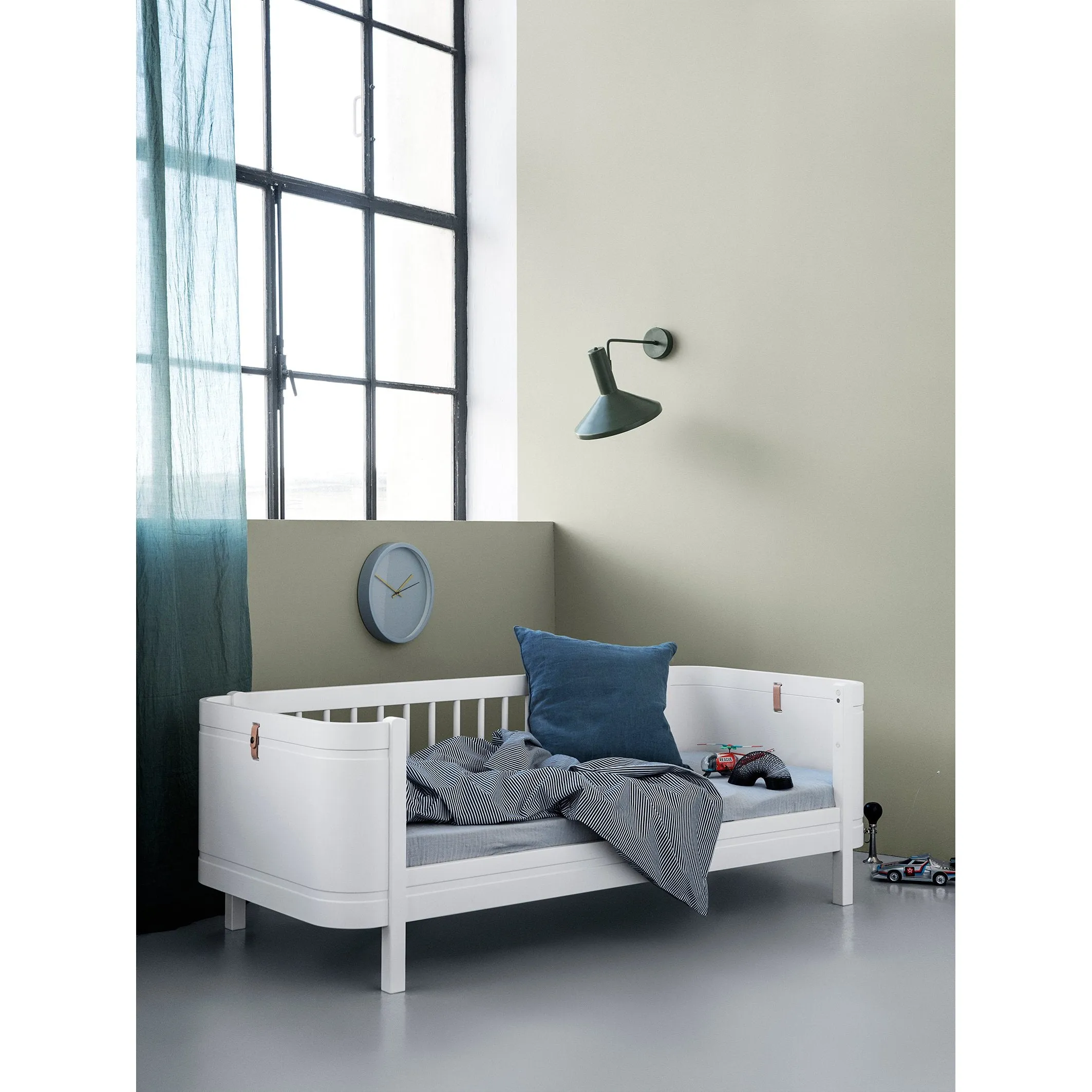 Oliver Furniture Wood Mini  Junior Bed White