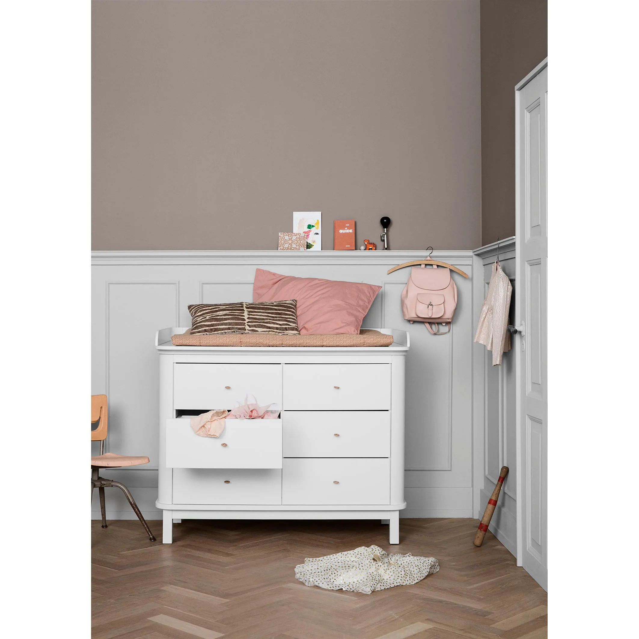 Oliver Furniture Wood Nursery Plate Large White for Wood Dresser 6 Drawers