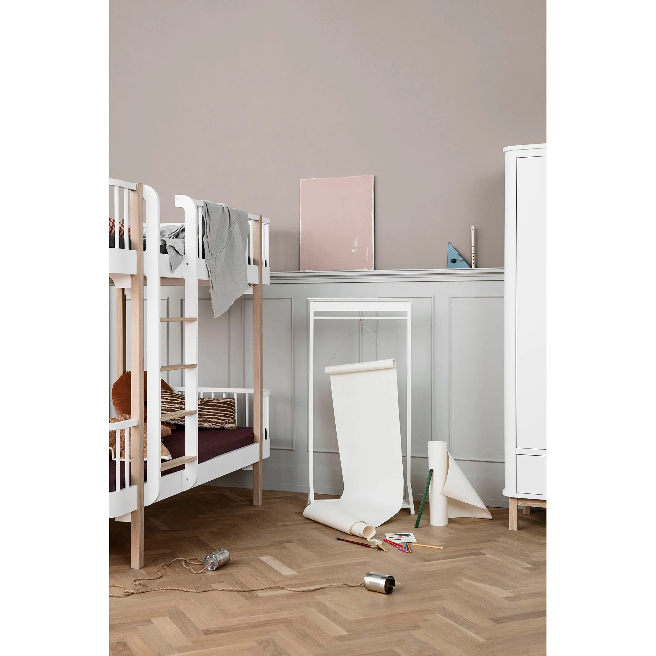 Oliver Furniture Wood Original Bunk Bed Ladder Front White (Pre-Order; Est. Delivery in 6-10 Weeks)