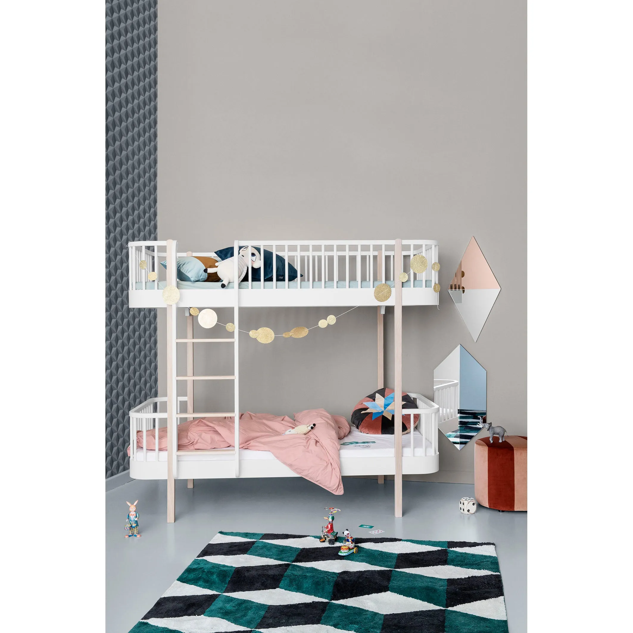 Oliver Furniture Wood Original Bunk Bed Ladder Front White (Pre-Order; Est. Delivery in 6-10 Weeks)