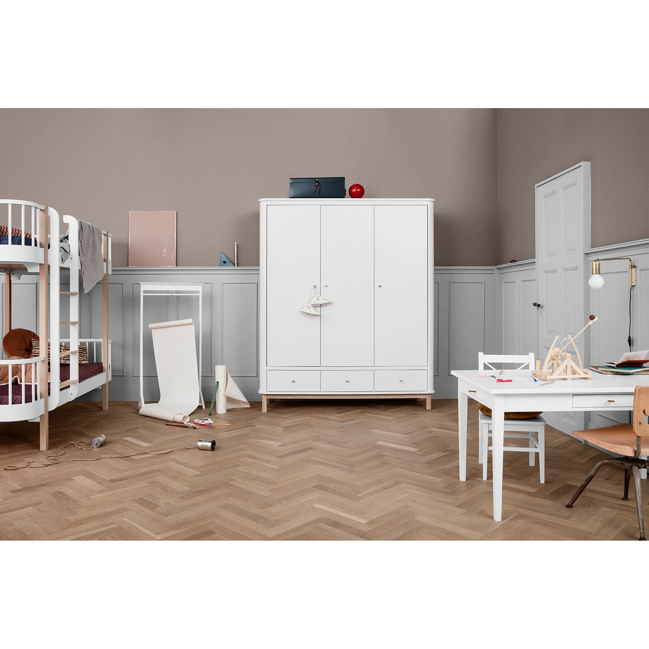 Oliver Furniture Wood Original Bunk Bed Ladder Front White (Pre-Order; Est. Delivery in 6-10 Weeks)