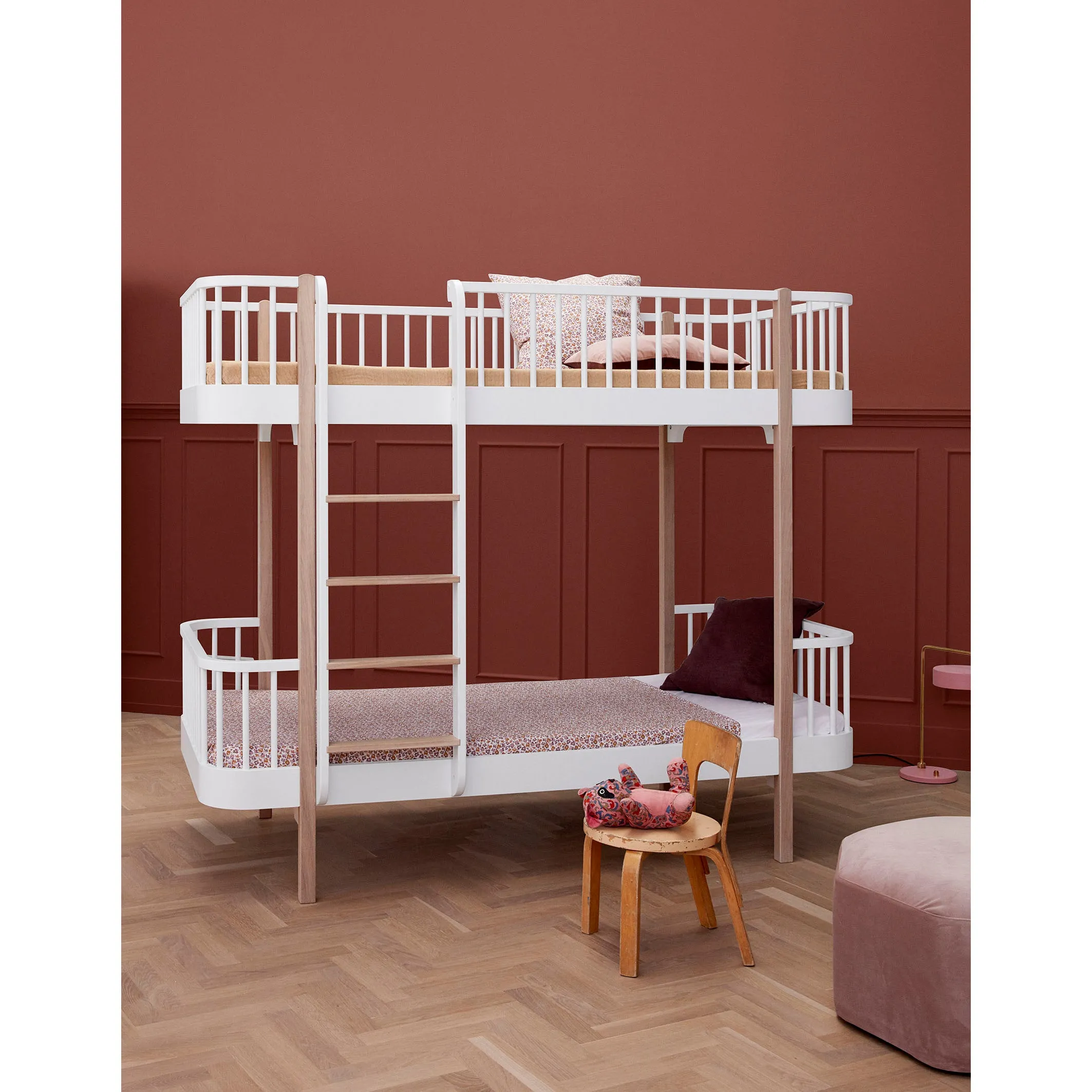 Oliver Furniture Wood Original Bunk Bed Ladder Front White (Pre-Order; Est. Delivery in 6-10 Weeks)